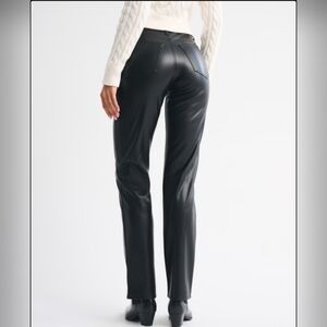 Abercrombie & Fitch The 90s Straight Ultra High Rise Vegan Leather size 34/18